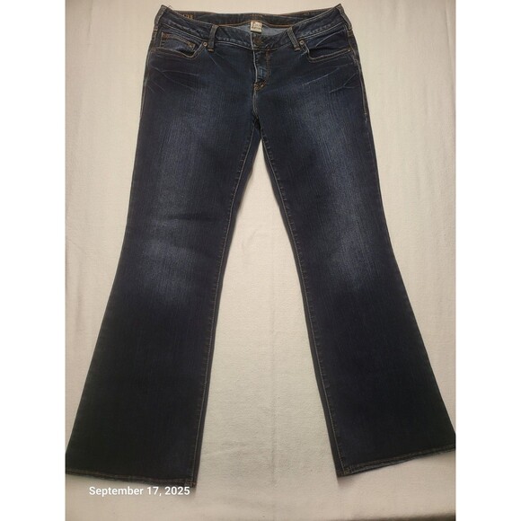Silver Bootcut Women's Blue Jeans 33x31 EUC - Picture 1 of 8